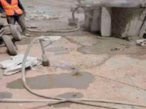 宁德水泥混凝土路面板底注浆技术 路面脱空注浆整治方案