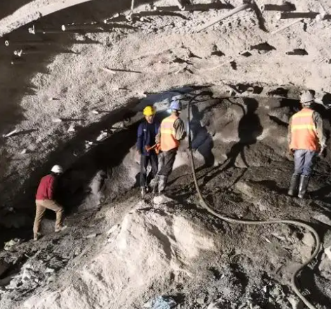 宁德隧道拱顶带模注浆料，微膨胀注浆料的特点及施工工艺